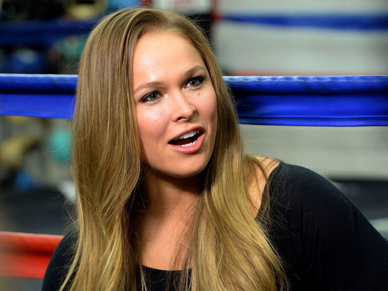 VIDEO: Ronda Rousey shows off some moves against Ellen's show producer ...