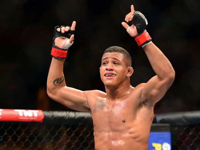 Burns avoids upset with late submission of Oliveira