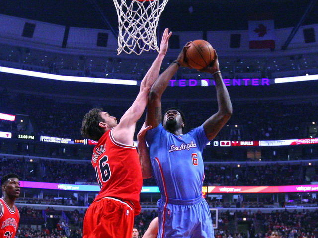 Jordan, Paul dominate as Clippers pull away from Bulls
