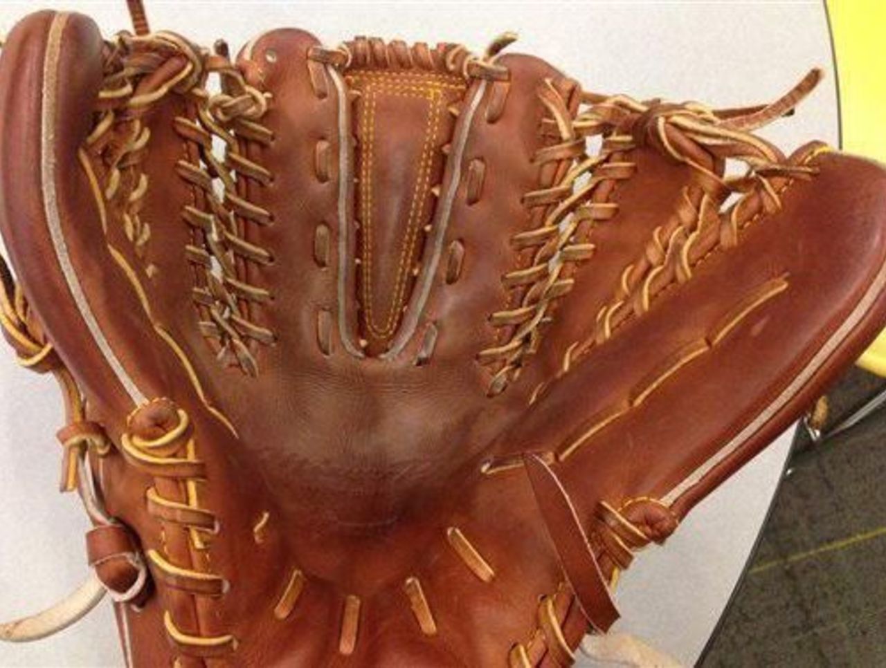 PHOTO: Switch-pitcher Pat Venditte's ambidextrous glove | theScore.com