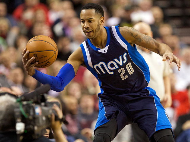 Mavericks' Harris re-aggravates toe injury, doubtful to return Saturday
