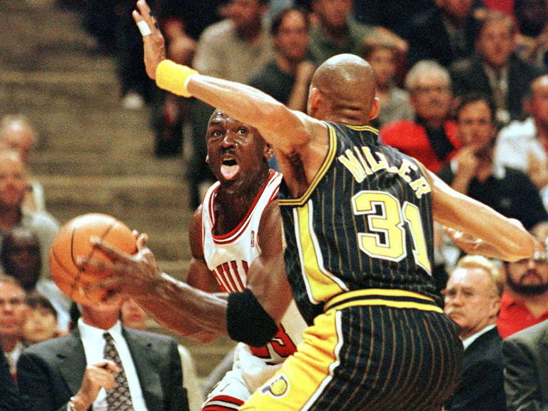 michael jordan attacks reggie miller