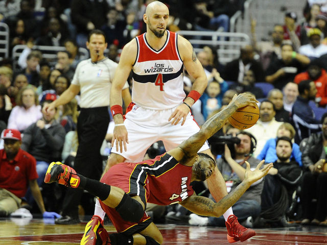 Wizards squander 35-point lead to Heat, but hang on for win