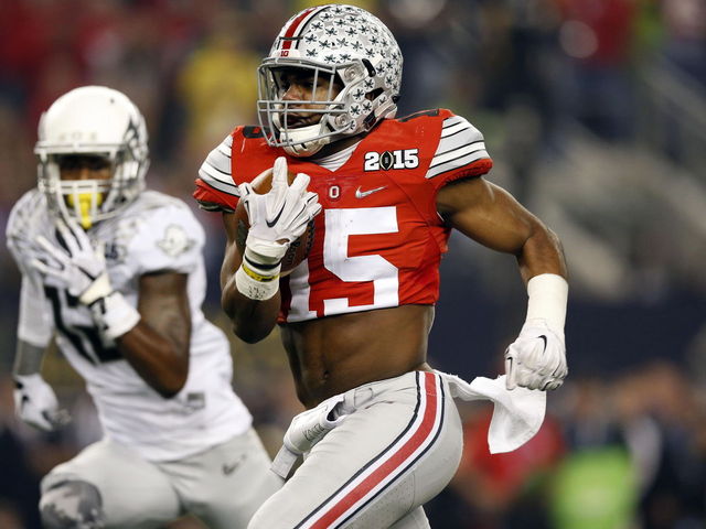 Elliott can't wear midriff-baring jersey under NFL rules