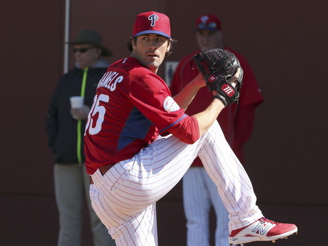 Report: Astros targeting Cole Hamels, other top-of-rotation starters