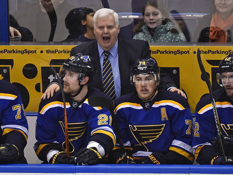 Ken Hitchcock 4th coach in NHL history to reach 700 wins