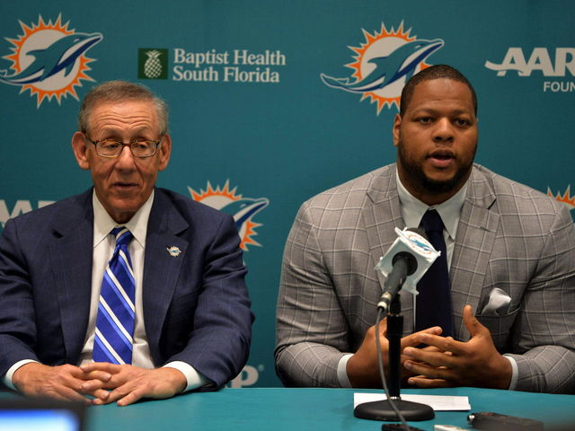 Ndamukong Suh will wear No. 93 for Dolphins