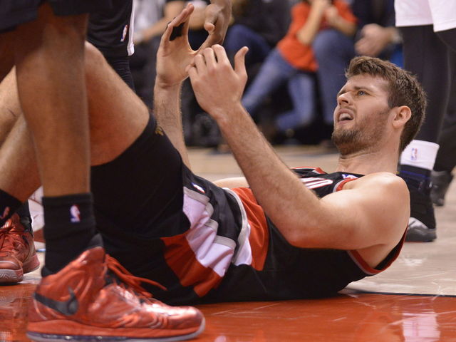 VIDEO: Blazers' Freeland, Pistons' Williams exchange headbutts, ejections