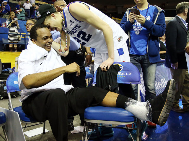 VIDEO: Georgia State coach tears Achilles during post-game celebration