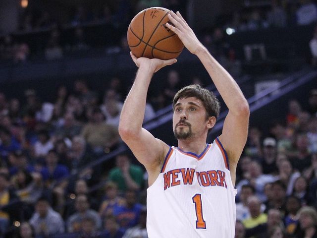 VIDEO: Knicks' Shved hits prayer shot against Suns