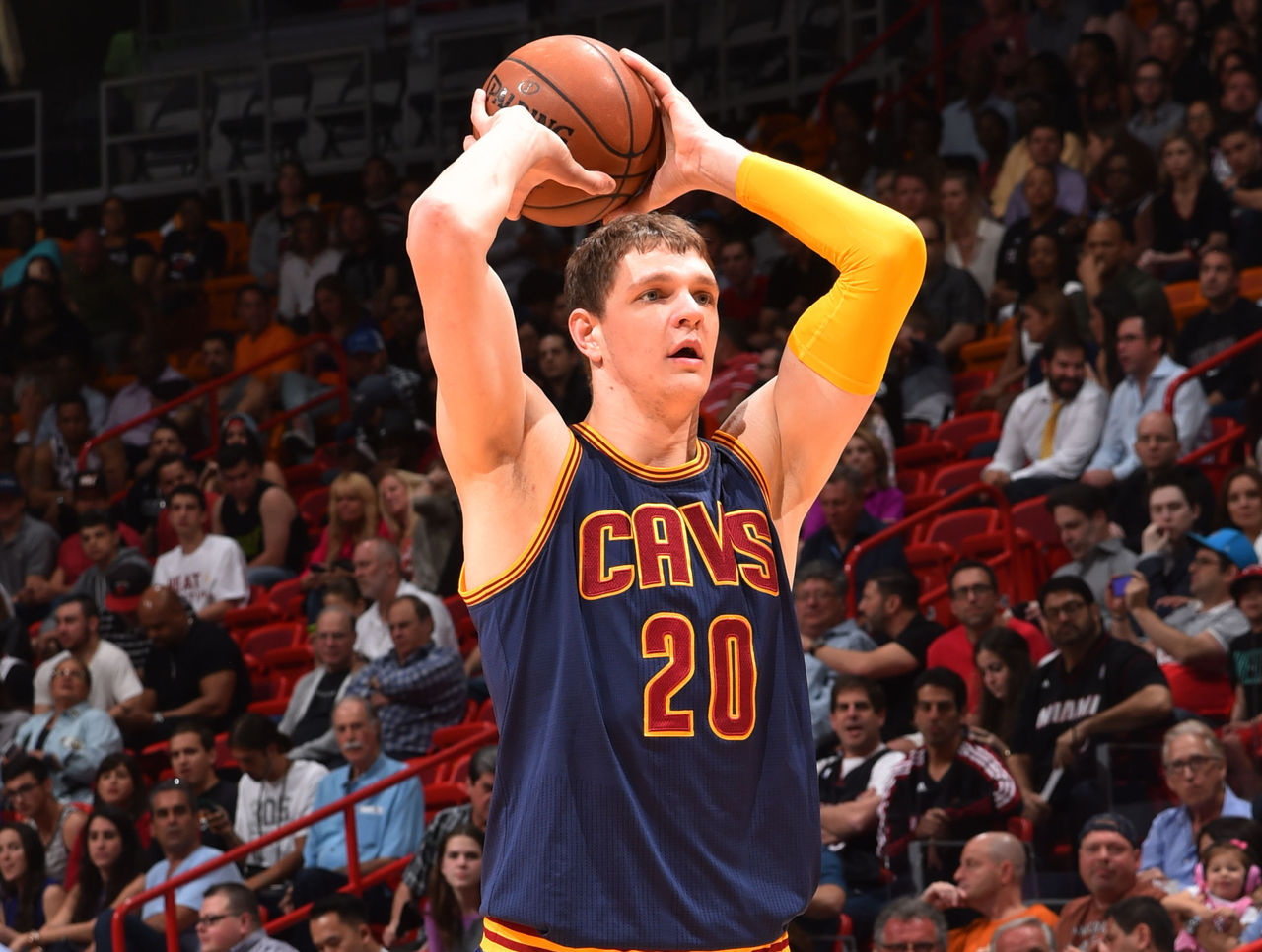 Lakers officially sign Timofey Mozgov to four-year deal