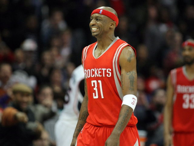 VIDEO: Blake Griffin dunks all over Jason Terry