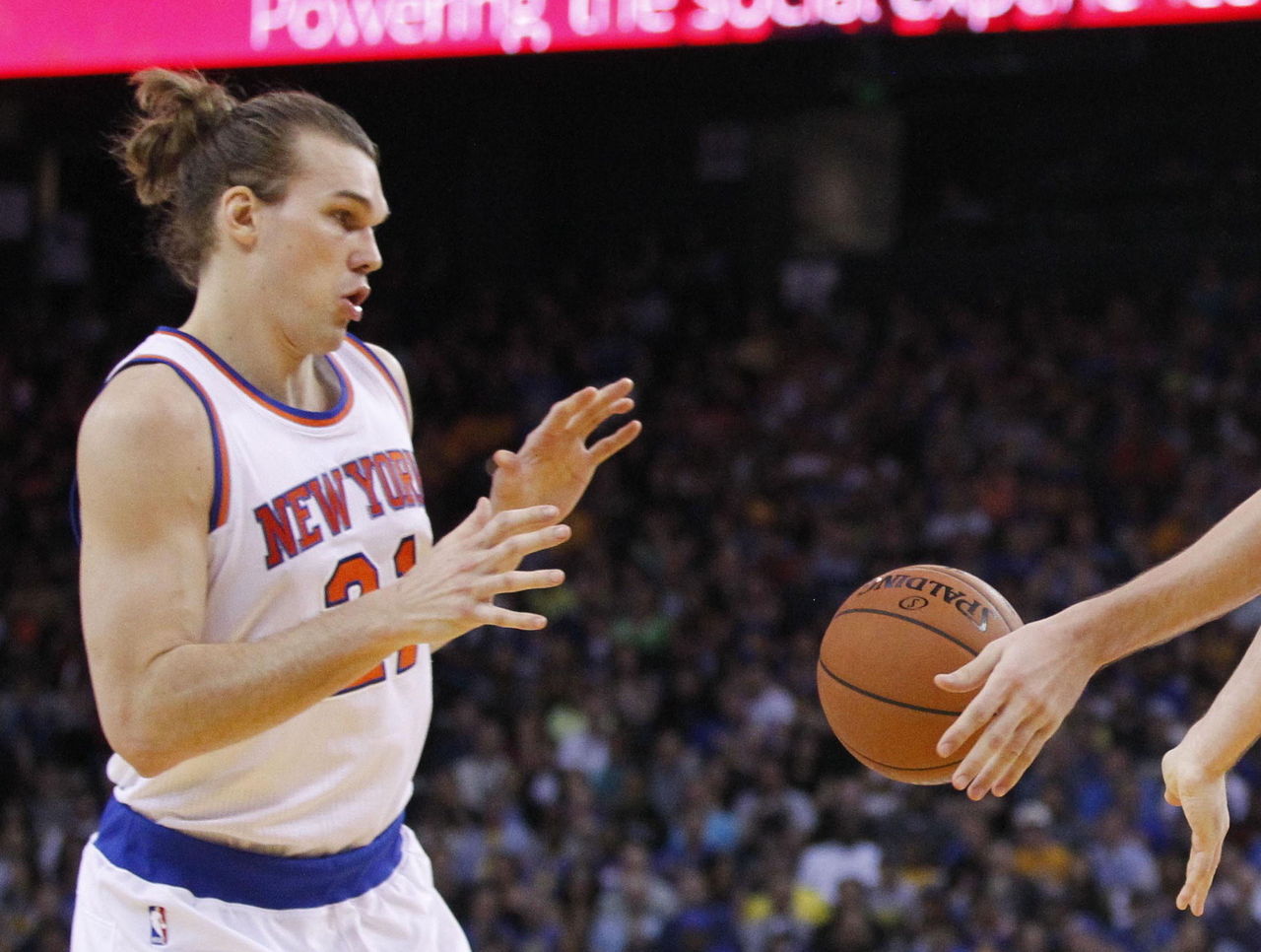 Video Lou Amundson Sums Up Knicks Season With Sad Sack Layup Attempt Thescore Com