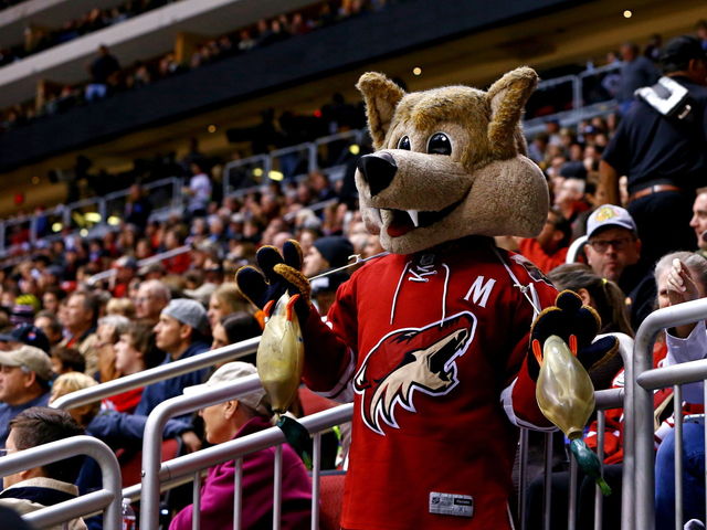 Report: Darcy Regier vacating Coyotes' assistant GM position