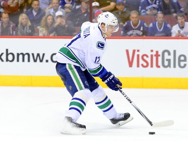 Canucks' Vrbata day to day after being injured Sunday