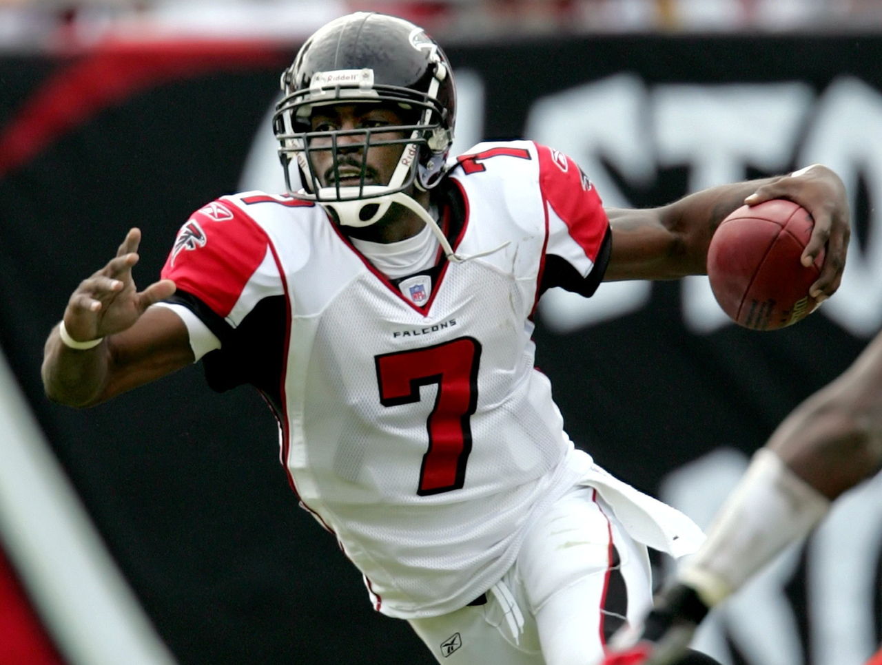 Michael Vick rooting for the Falcons, Sports news