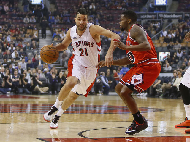 Bulls use huge 4th quarter to topple playoff-clinching Raptors, sweep season series