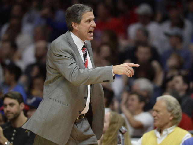 VIDEO: Wizards head coach Wittman heads to the locker room before game ends