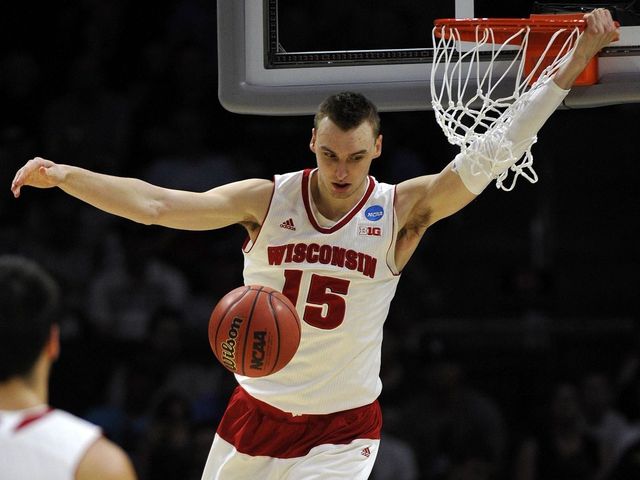 VIDEO: Quick-thinking Sam Dekker beats buzzer