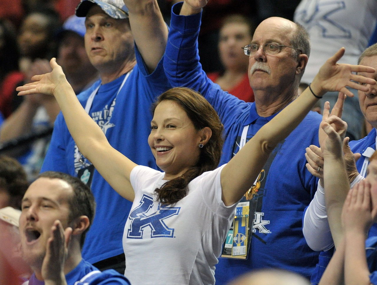 VIDEO: Ashley Judd is fired up for Kentucky, knocks her hat off.