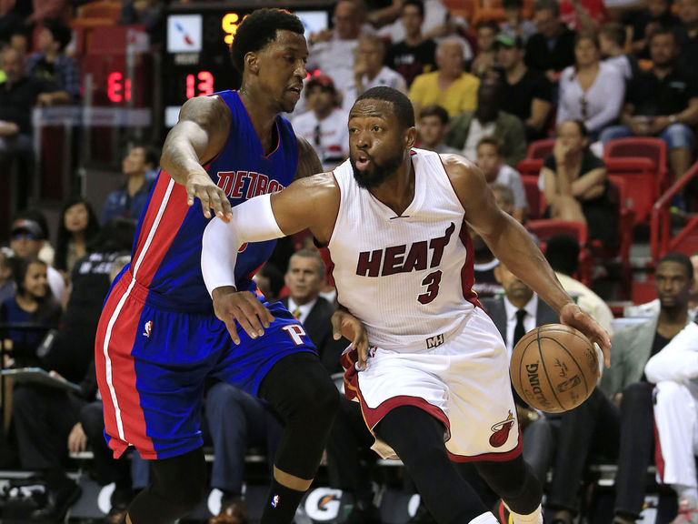 wade-goes-off-for-40-one-day-after-having-fluid-drained-from-knee