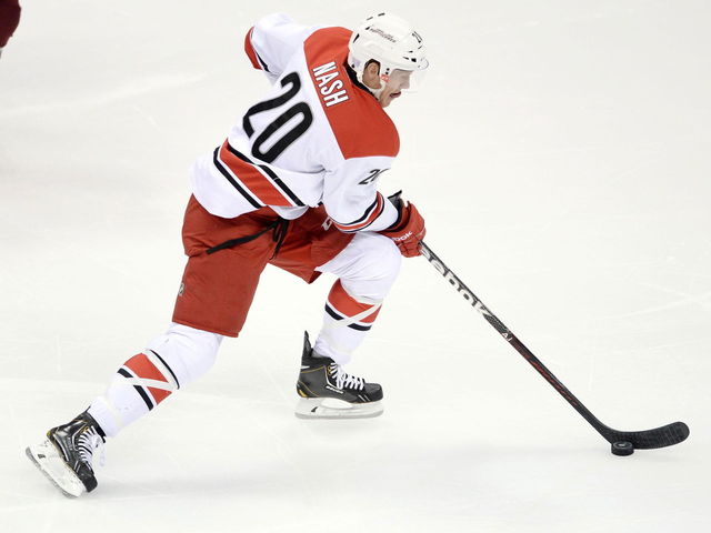 Bruins sign Riley Nash to 2-year deal