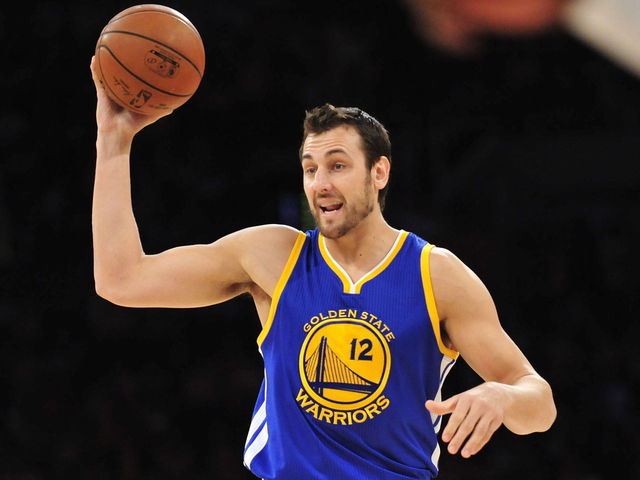 VIDEO: Andrew Bogut blows by Dwight Howard, throws down massive alley-oop