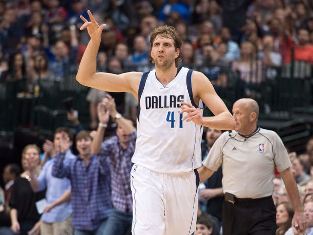 Nowitzki willing to come off the bench if it helps land top free agent