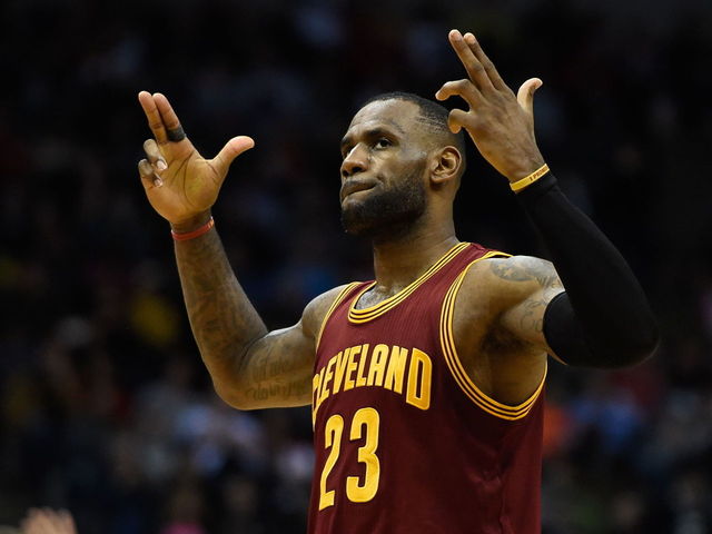 LeBron compares self to 'a tank' after Game 2 win