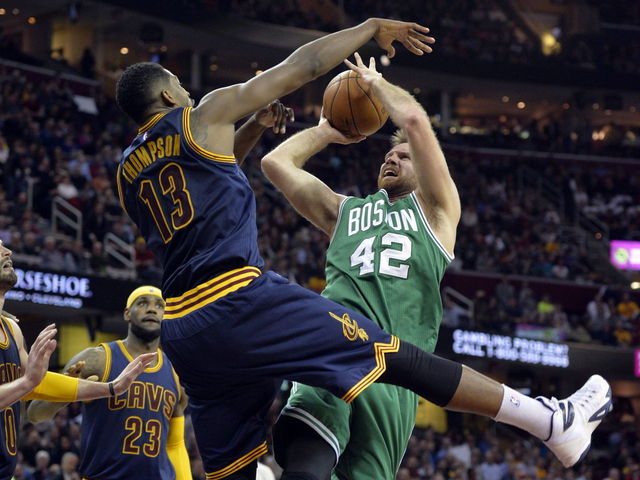 Nuggets claim Shavlik Randolph off waivers in cap maneuvre
