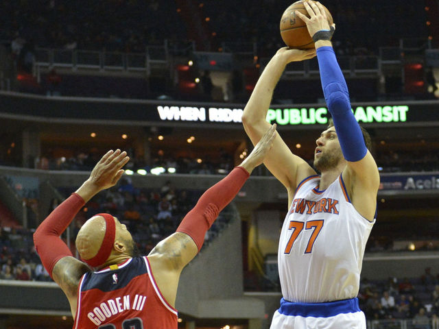 Andrea Bargnani playing through torn thumb ligament