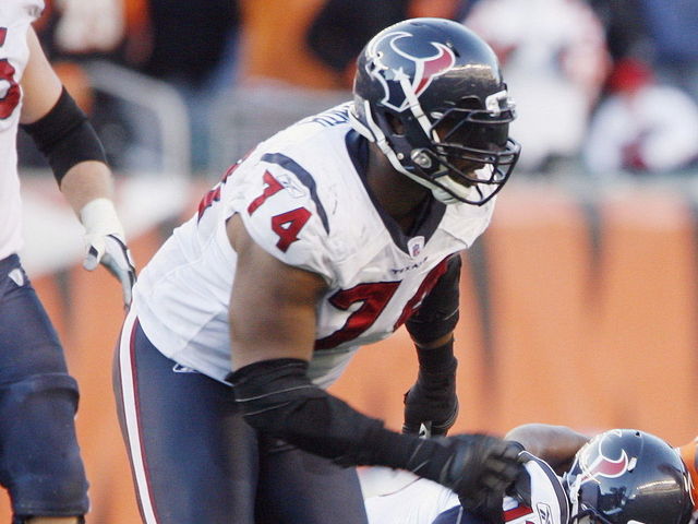 Former Texans lineman Wade Smith announces retirement