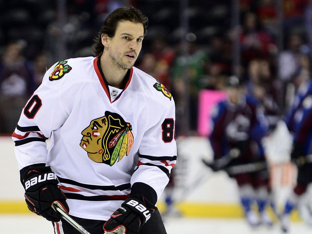 Antoine Vermette makes Blackhawks' playoff debut in Game 3 vs. Predators