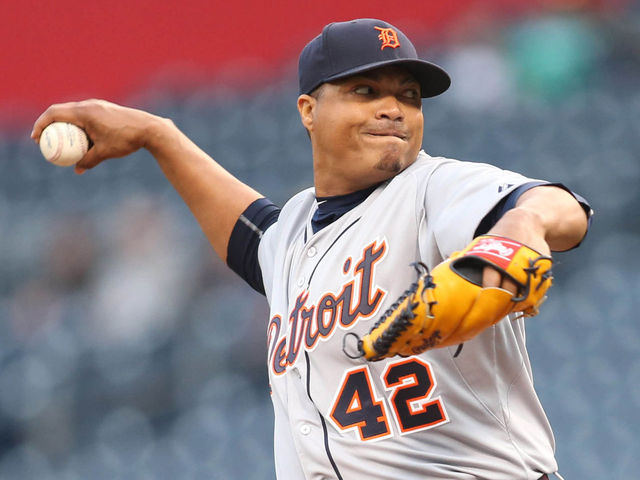 GIF: Tigers' Simon uncorks a 58-mph eephus