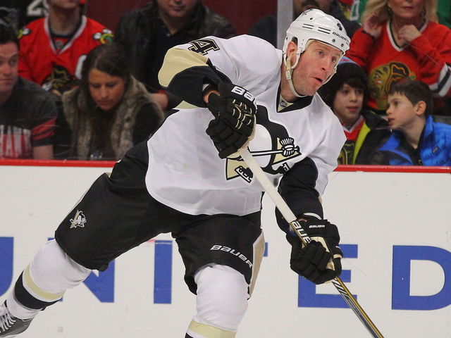 Penguins trade Rob Scuderi to Blackhawks for Trevor Daley