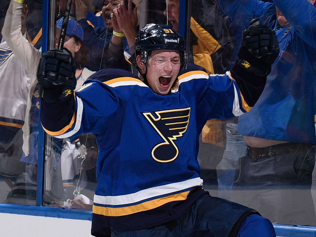 Tarasenko nets hat trick, Blues even series with Game 2 win over Wild