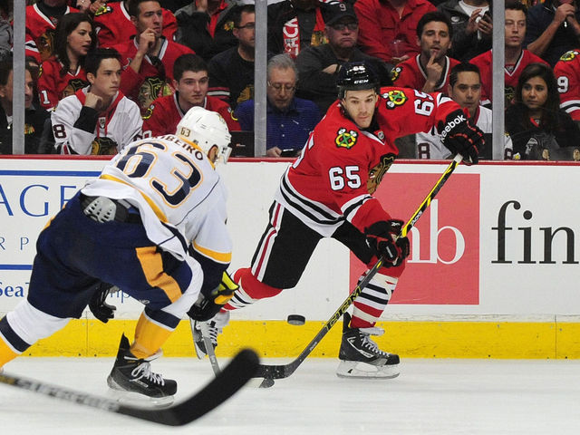 VIDEO: Predators' Ribeiro punches Blackhawks' Shaw in face on bench