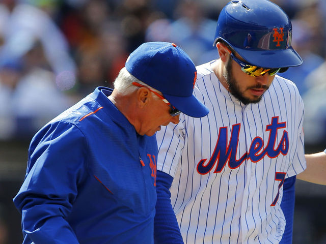 Mets' d'Arnaud suffers broken right hand after being hit by pitch