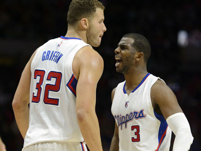 VIDEO: Chris Paul serves up Blake Griffin for monster one-hander