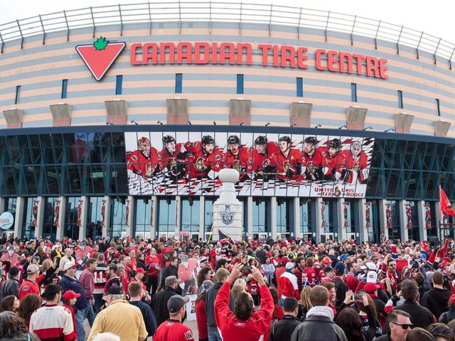 VIDEO: Fight breaks out between Canadiens, Senators fans during Game 3