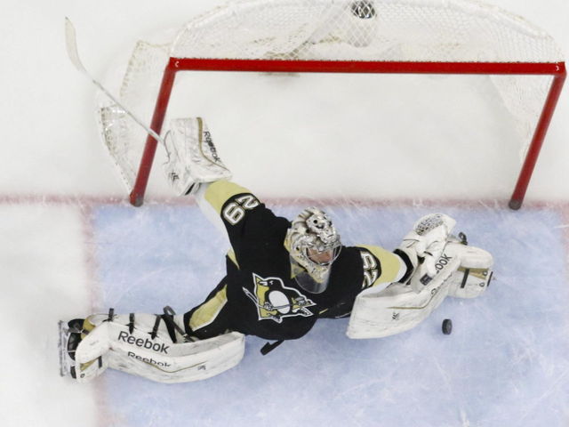 VIDEO: Penguins' Fleury robs Palmieri with sprawling pad save