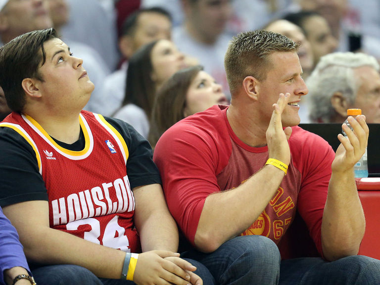 VIDEO J J Watt Shakes Butt In Celebration Of Rockets Playoff Win video-j-j-watt-shakes-butt-in-celebration-of-rockets-playoff-win