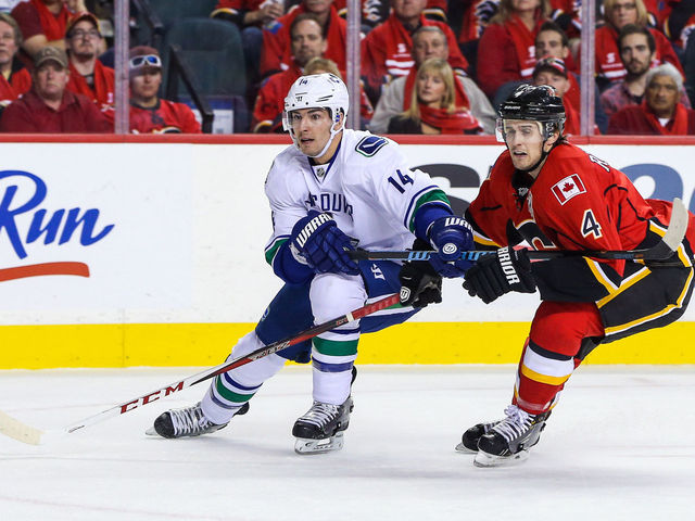 Canucks' Burrows out for remainder of 1st round vs. Flames