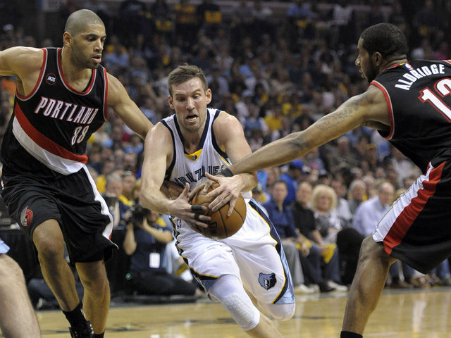 Beno Udrih sprains ankle, returns to Game 2