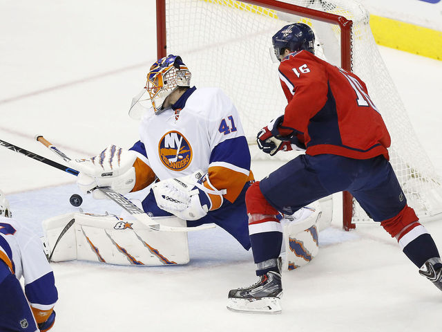 Islanders' Halak pulled after allowing 5 goals on 35 shots vs. Capitals