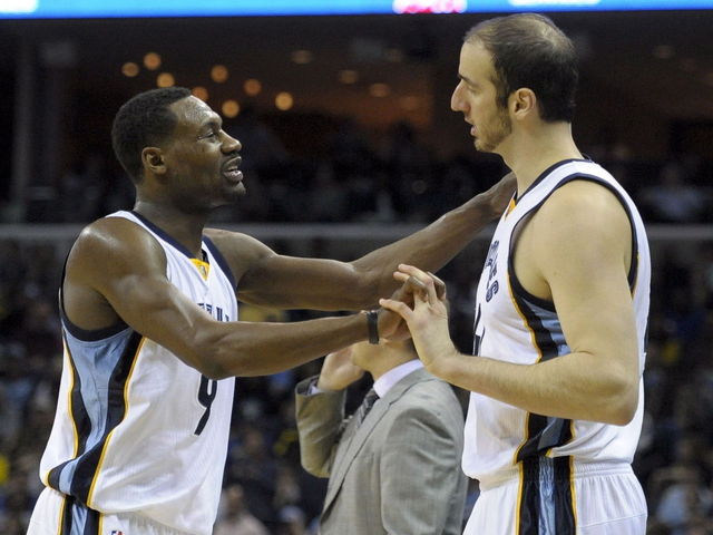 VIDEO: Kosta Koufos - yes, Kosta Koufos - posters C.J. McCollum