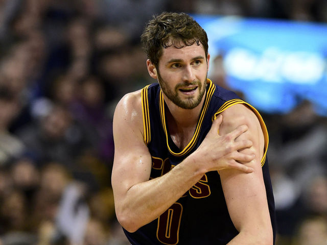 Cavs' Kevin Love dislocates shoulder in Game 4; says Olynyk 'did it on purpose'