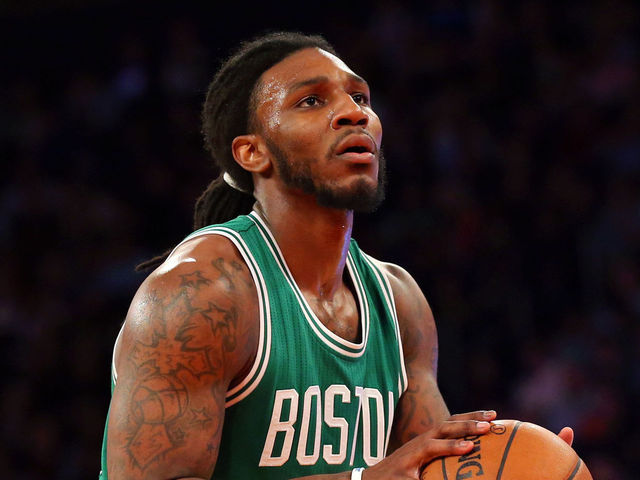 Celtics' Crowder forced from game vs. Wizards with bone bruise in left knee