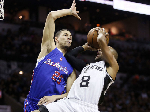 Clippers take home court back, tie series with Spurs 2-2