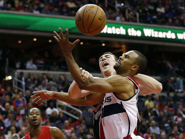 VIDEO: Hansbrough shows Raptors' frustrations with flagrant foul on Sessions